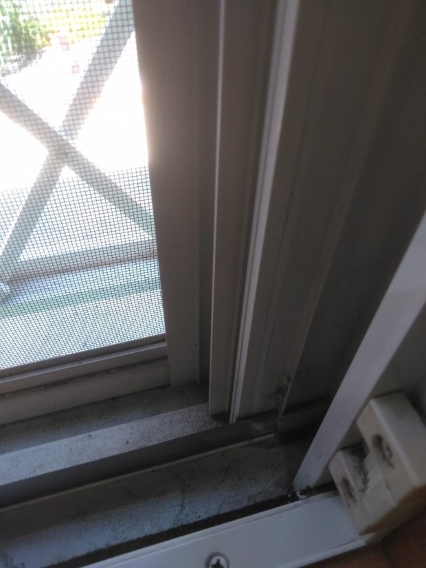 【小松島市】窓ガラス、サッシの清掃☆手入れのしづらい箇所もきれいになり、喜んでいただけました！