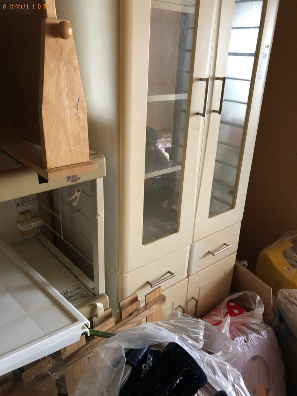 【徳島市国府町】食器棚、折り畳みベッド、衣装ケース等の回収・処分