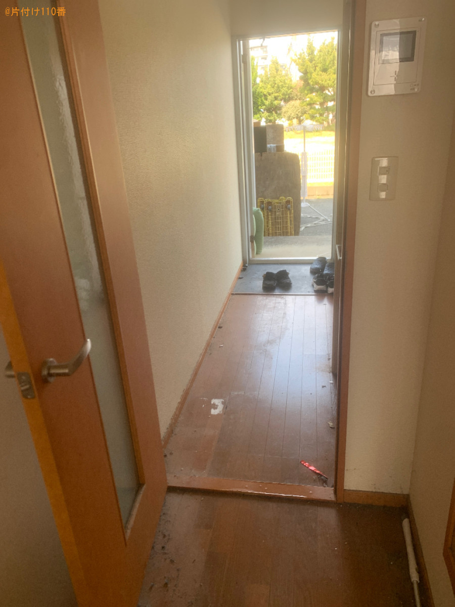 ローテーブル、本棚、食器棚、椅子、布団、ランドリーラック等の回収