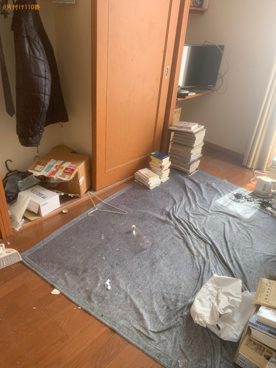 ローテーブル、本棚、食器棚、椅子、布団、ランドリーラック等の回収