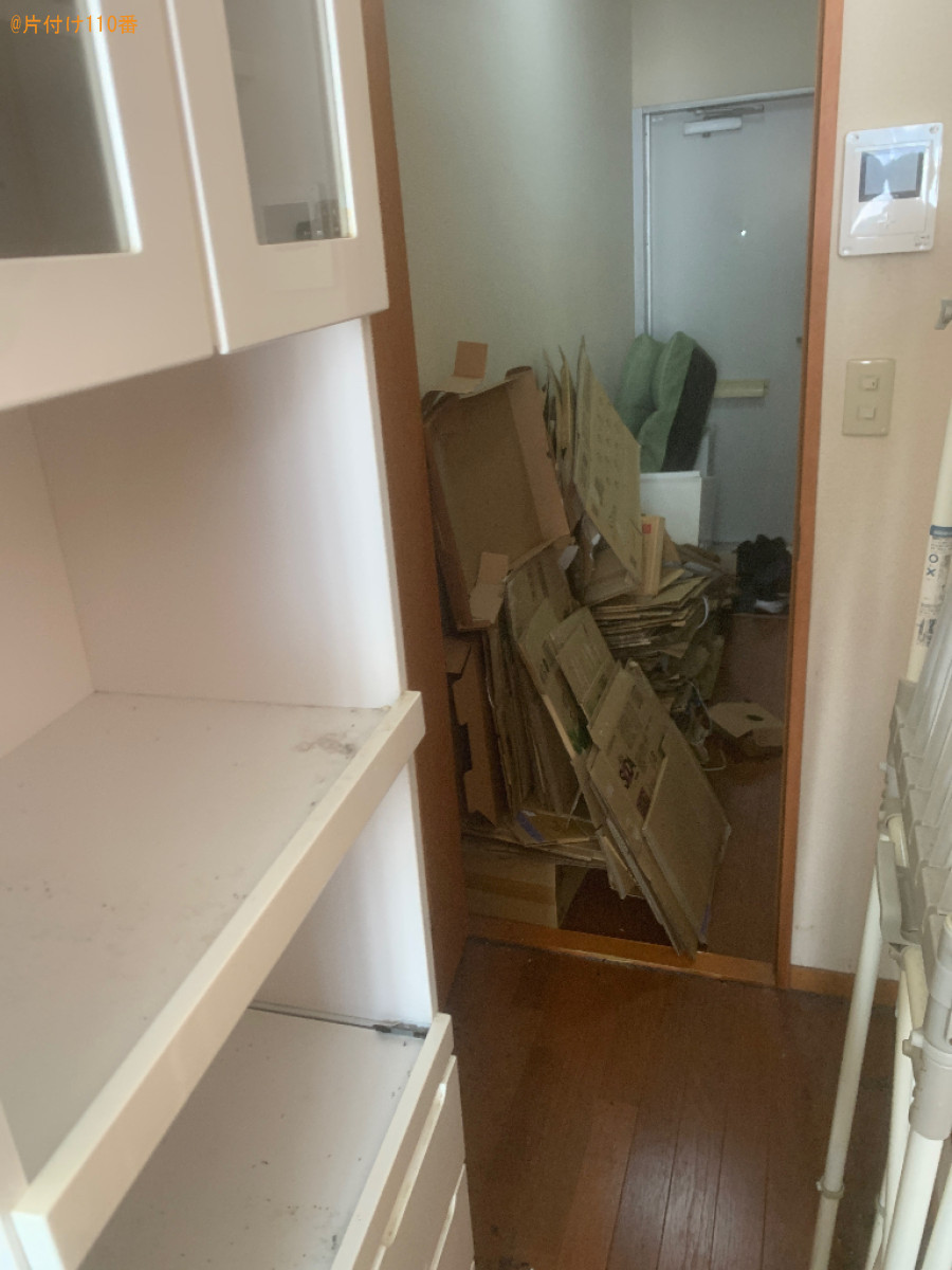 ローテーブル、本棚、食器棚、椅子、布団、ランドリーラック等の回収