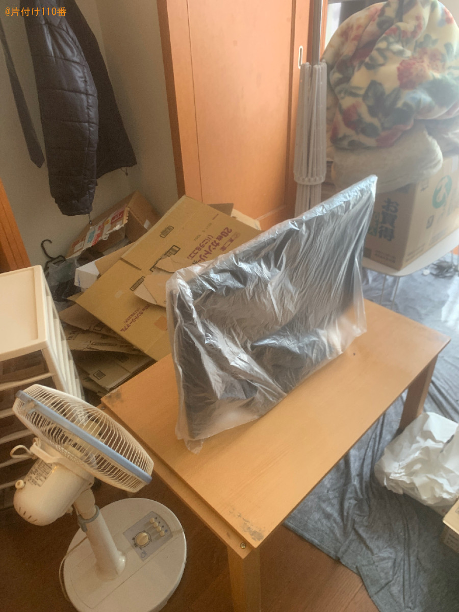 ローテーブル、本棚、食器棚、椅子、布団、ランドリーラック等の回収
